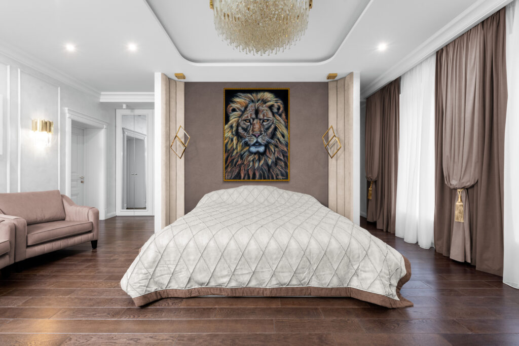 luxurious-bedroom-with-chandelier